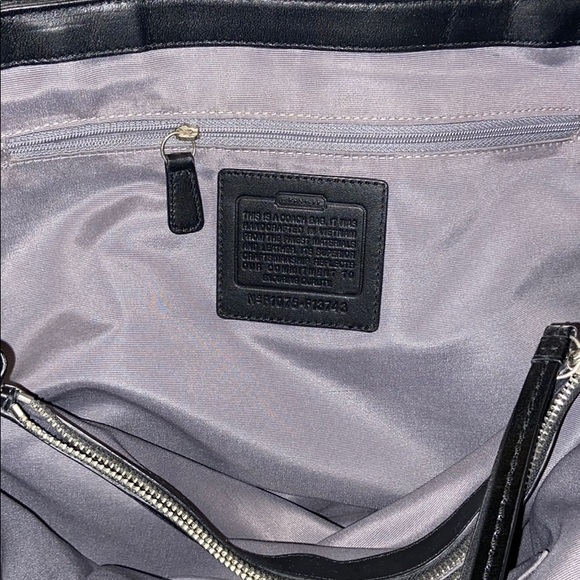 Black Signature Coach Handbag (F13743) - Picture 6 of 8